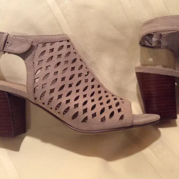 UNISA tan suede leather mesh peep-toe sandals 3" block heels NWOT Size 7 - Picture 4 of 6